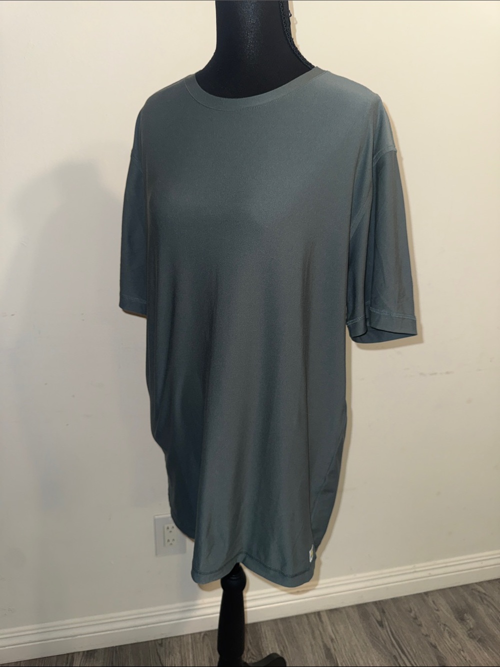 Vuori Men's Short-Sleeve Crew Tee in Slate